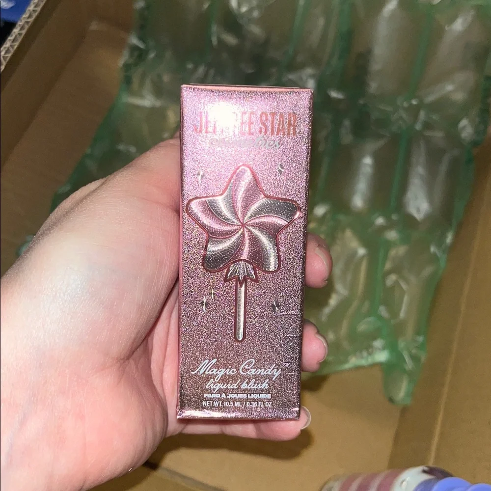 JEFFREE STAR COSMETICS Magic Candy Liquid Blush in shade Dollhouse Dessert